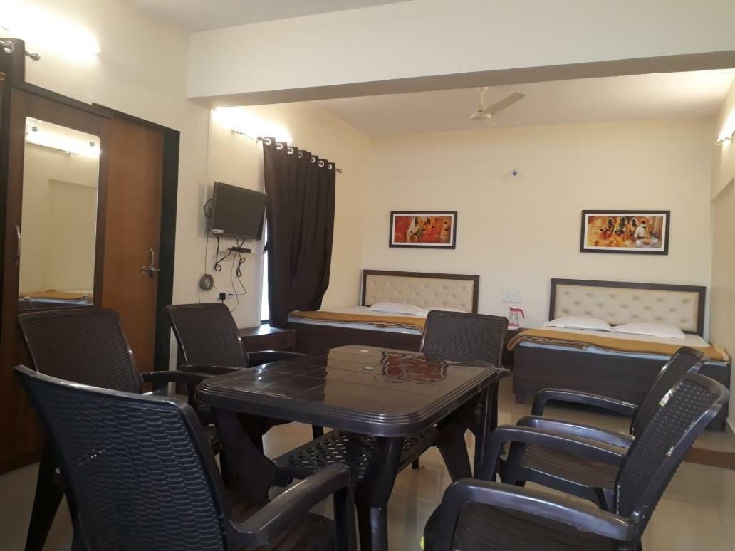 Maharaja Family Guest House Lonavla Zewnętrze zdjęcie