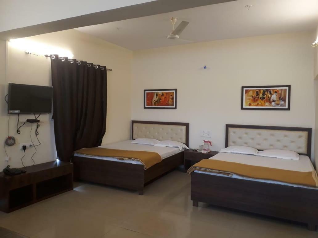 Maharaja Family Guest House Lonavla Zewnętrze zdjęcie